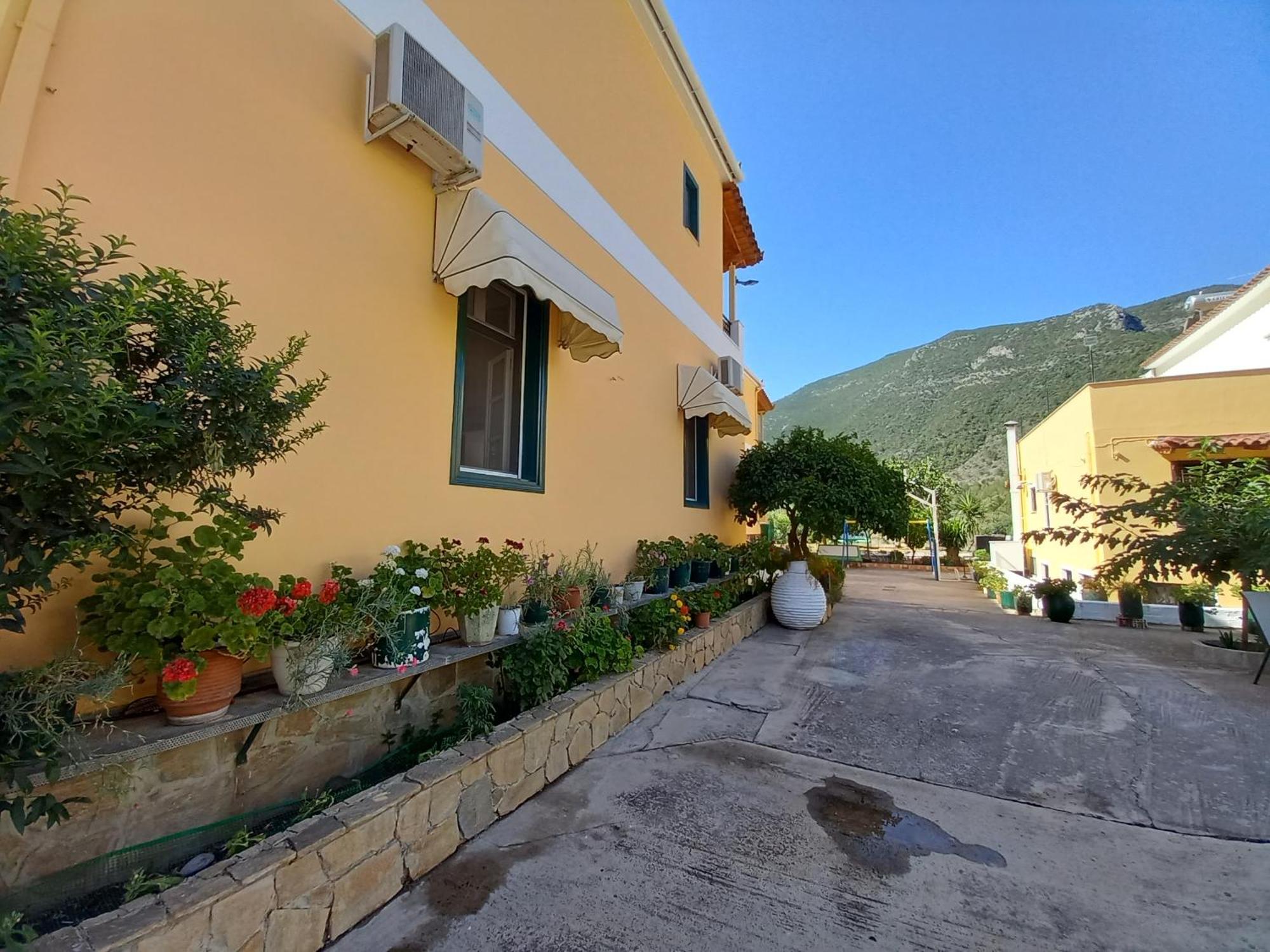 Costa-Rini Hotel Leonídion Dış mekan fotoğraf