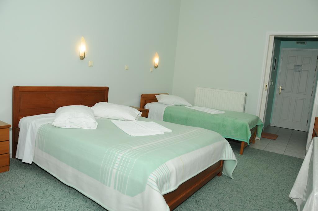 Costa-Rini Hotel Leonídion Oda fotoğraf